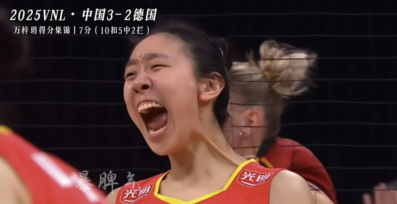 给点阳光就灿烂，给8号加鸡腿啊！去美国之前，一些球迷说万梓玥表现不佳被高意取代