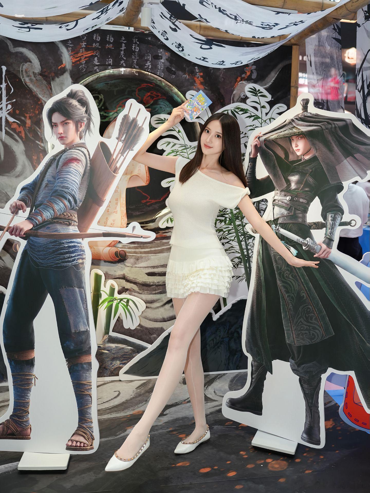 美女驻扎地展会美女精彩人像​​​