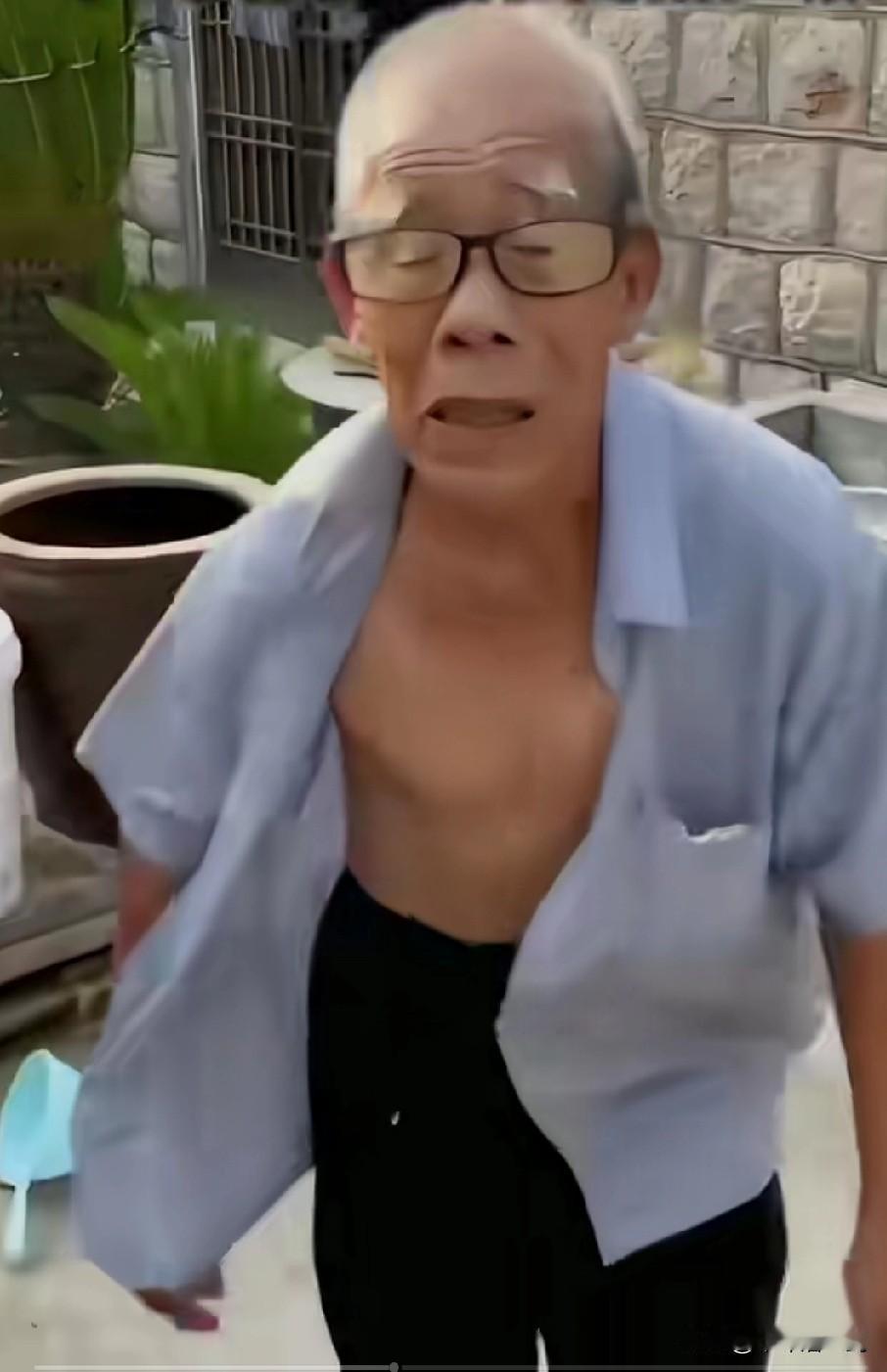 孙媳妇减肥后去看望爷爷，她对爷爷说：爷爷，看我瘦了吧？爷爷抬头一看，哎呀我的天，