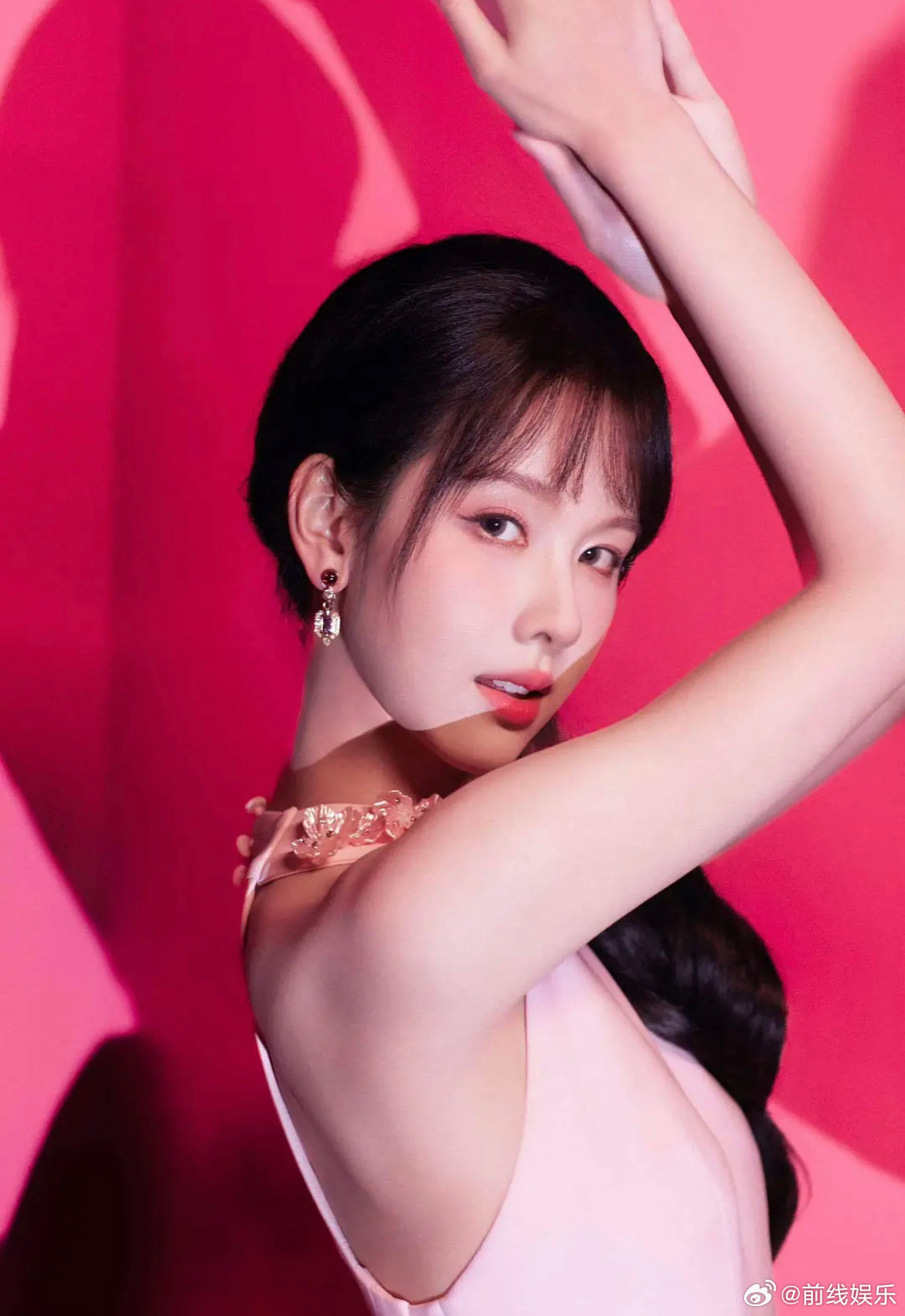 这竟然是陈都灵？甜美韩团妆也太惊喜了，姐姐就是娱乐圈的奇迹暖暖[玫瑰]​​​