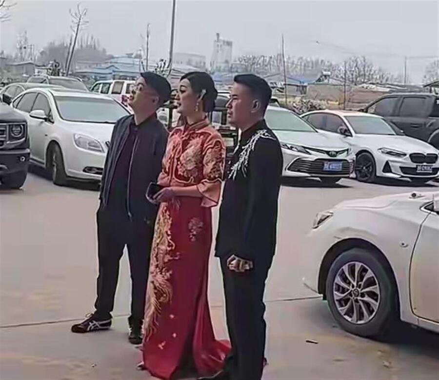 陈亚男频秀恩爱，为照顾老公只穿平底鞋，网友猜测想再走网红道路