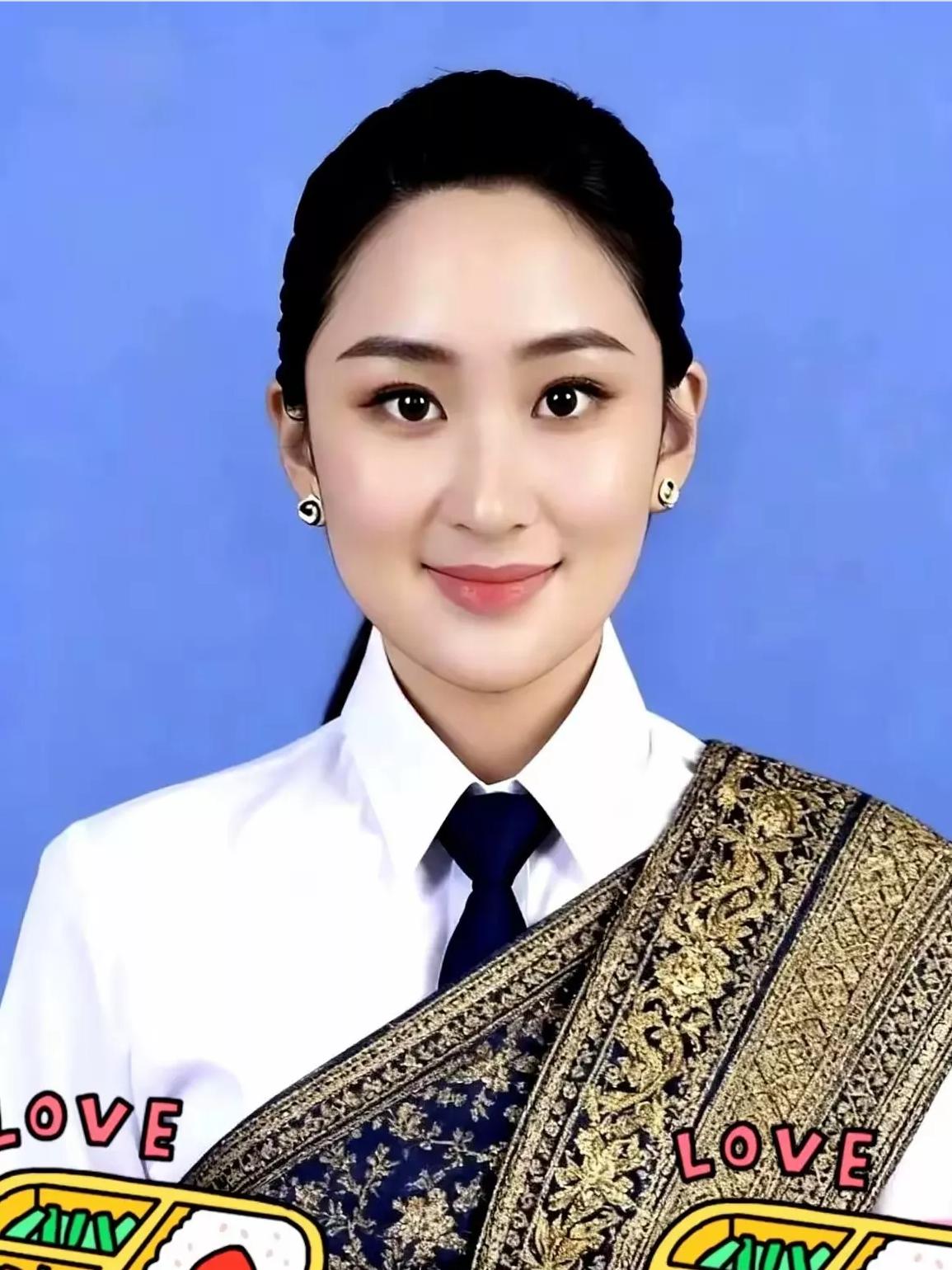 一张反对票都没有。354票赞成，15票弃权。泰国为泰党就这么选出了新老大。这哪是