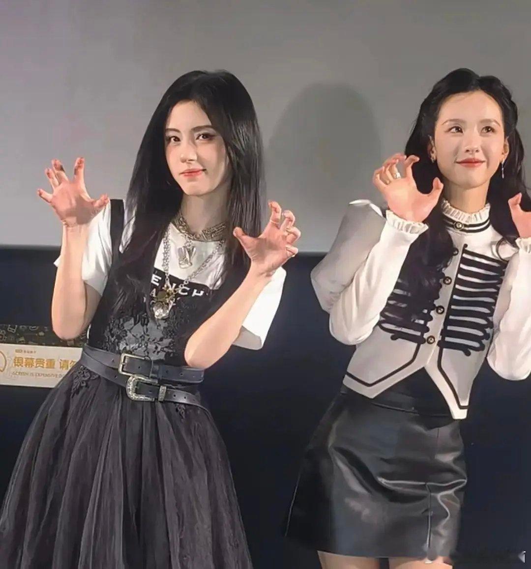 从上次星光大赏就知道了，🍊跟谁同框都不会输，脸太顶了