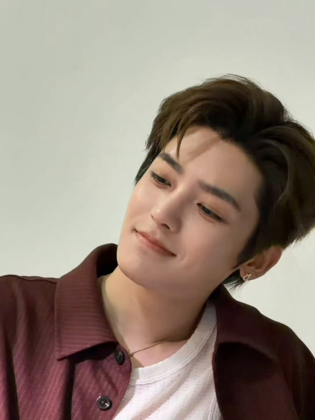 像侯明昊这样的帅哥当然要多多怼脸拍啦。