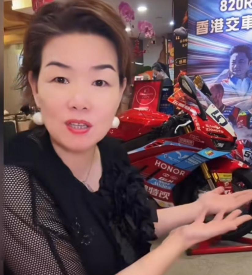 张雪打卡的香港饭店流量暴涨！老板娘太会做生意了这个老板娘当时就定了一台张雪机