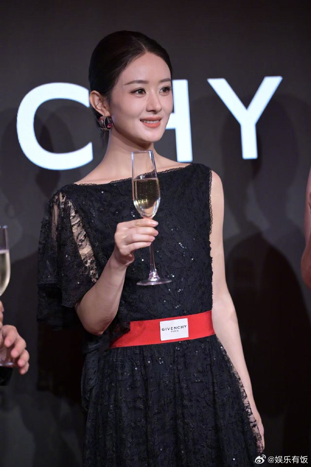 赵丽颖纪梵希线下活动赵丽颖线下活动美出新高度！裸色系妆容将高级感拉满，温柔知性
