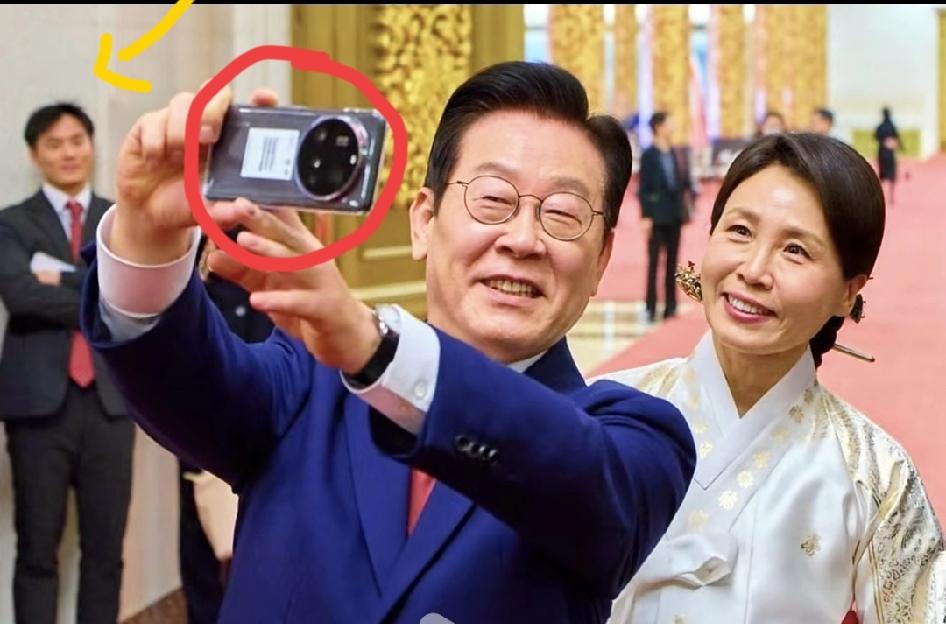 以前用苹果，现在用小米，在大会堂拍出来的照片肯定棒棒哒！李在明是拥有大智慧的人