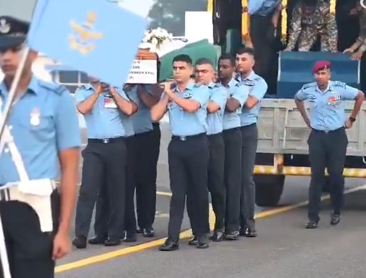 本来不应该吐槽的，但是实在没忍住。印度坠机死亡的飞行员的遗体，被送回了印度。