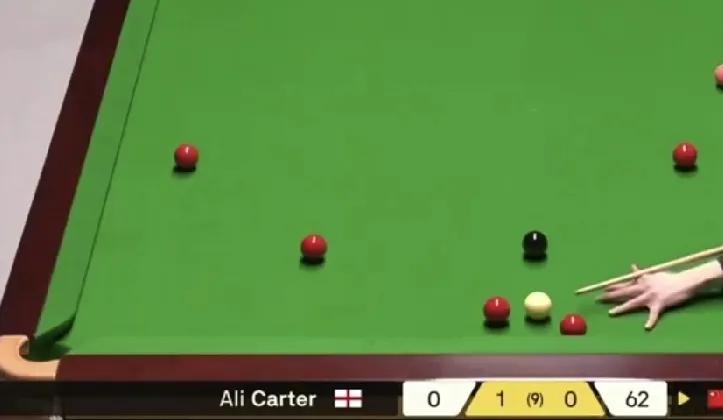 第2局，徐思62-0领先时，又犯低级错误，将超分红球留在袋口，卡特上手追分打32