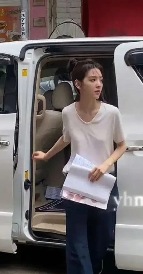 章若楠到底有多美？我男朋友说：这颜值谁顶得住，难怪都想娶！[比心][比心][比