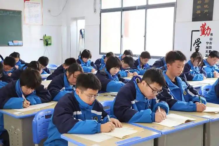 学霸的高考语文答题顺序：一场关于时间与心态的战略布局高考语文，150分钟，1