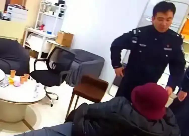 两年六个月，锤子落下，西安雁塔区法院这判决，看得人心里五味杂陈一个37岁的无业