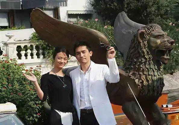 郎才女貌，感觉他俩非常般配，可惜没在一起。真是太可惜了