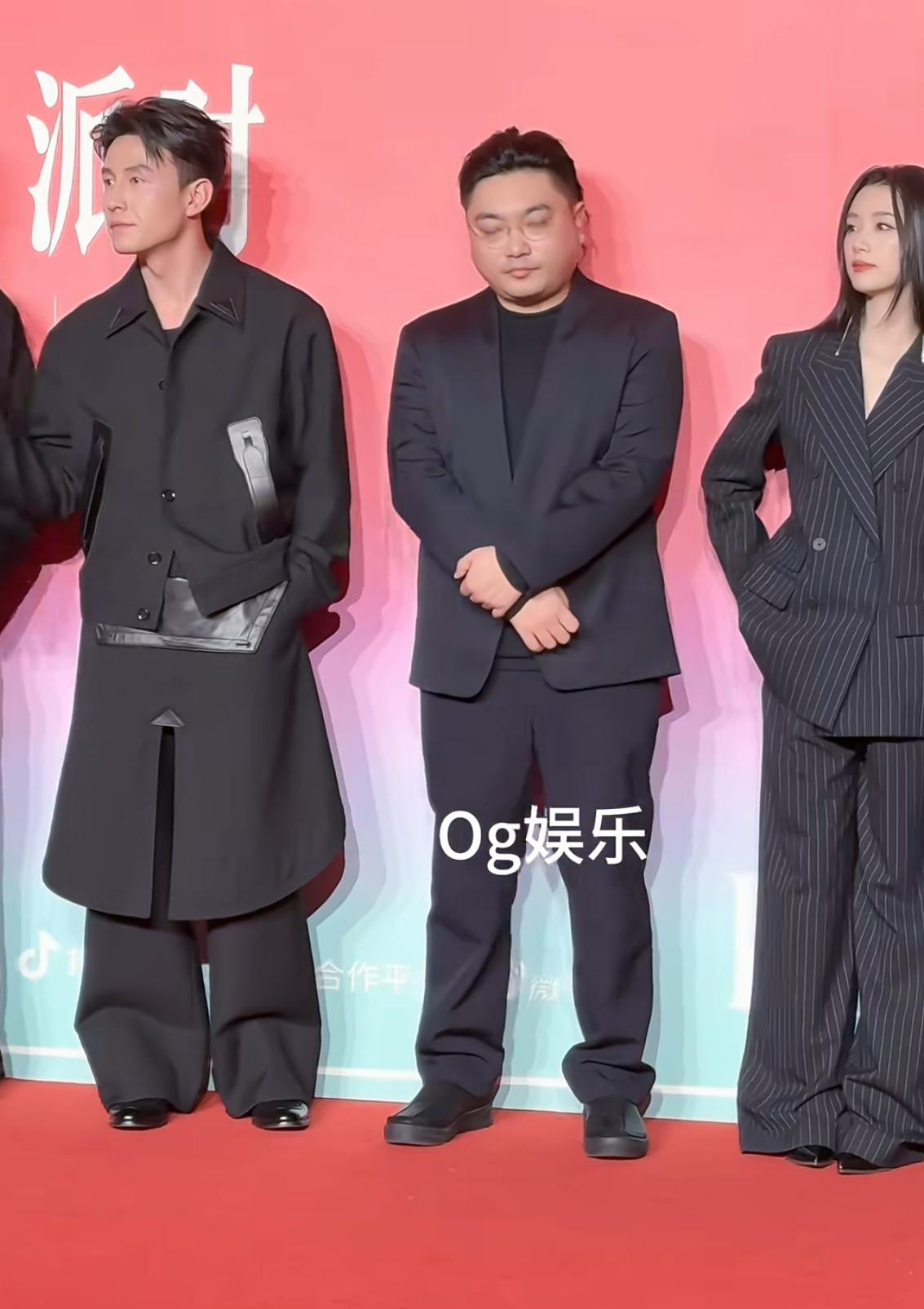 短剧演员跟大明星还是有壁垒啊！不信你就看这张现实图片。这三个人穿的都是啥