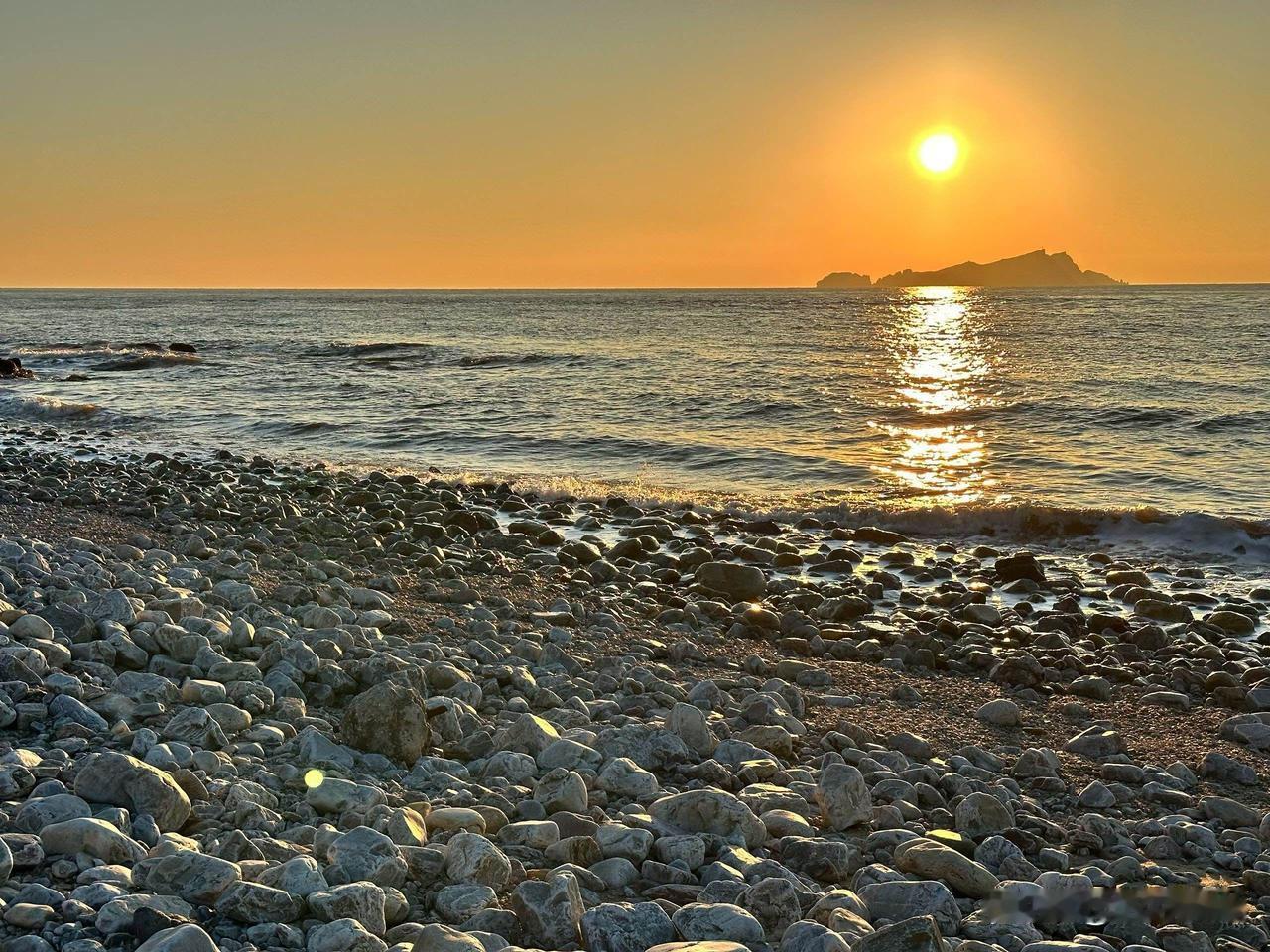 新官上任，下属不买账？中层“夹心层”的苦，谁懂？最近有个朋友半夜给我发消息，