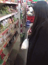 搞笑gif: 我这男朋友不分手是要留着过年吗