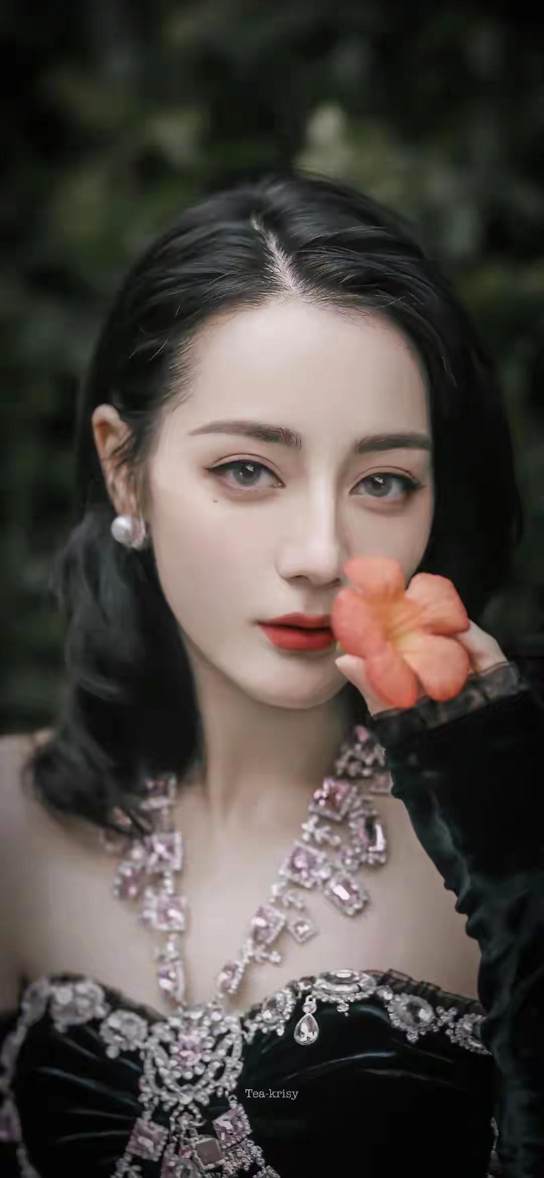 1.迪丽热巴拍摄《功夫女足》的时候特别开心，因为周星驰认为她之前太瘦了，不契合足
