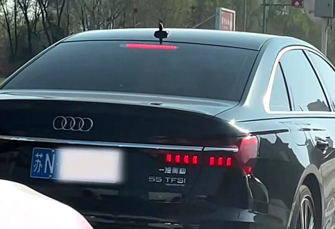 买奥迪A6L55版本的人，真的是低调有时候路上看到奥迪A6L55总忍不住