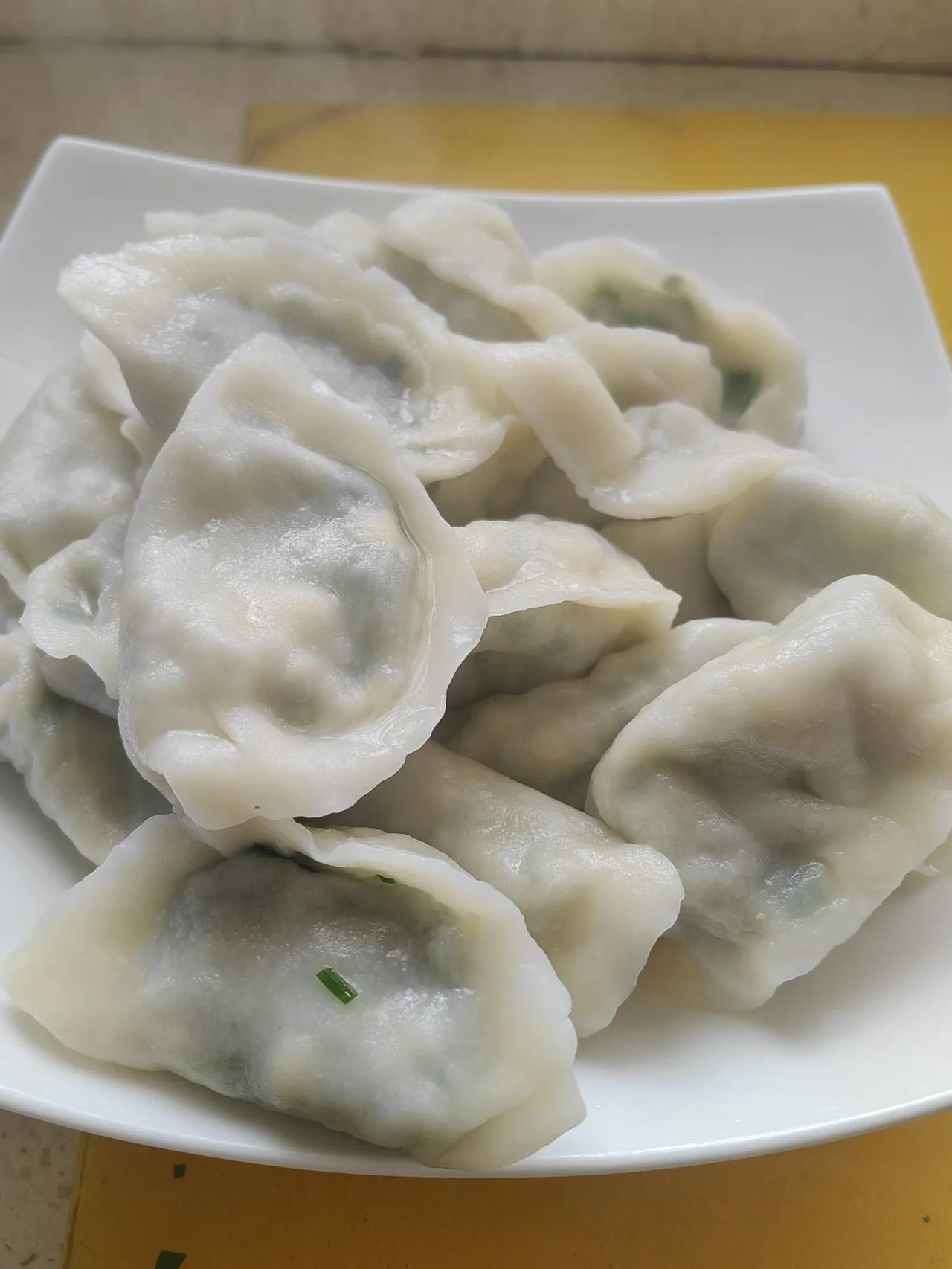 离异重组家庭的难，谁懂？儿媳重病一年，孙子像游击队员来回辗转，接到儿子电话我瞬间