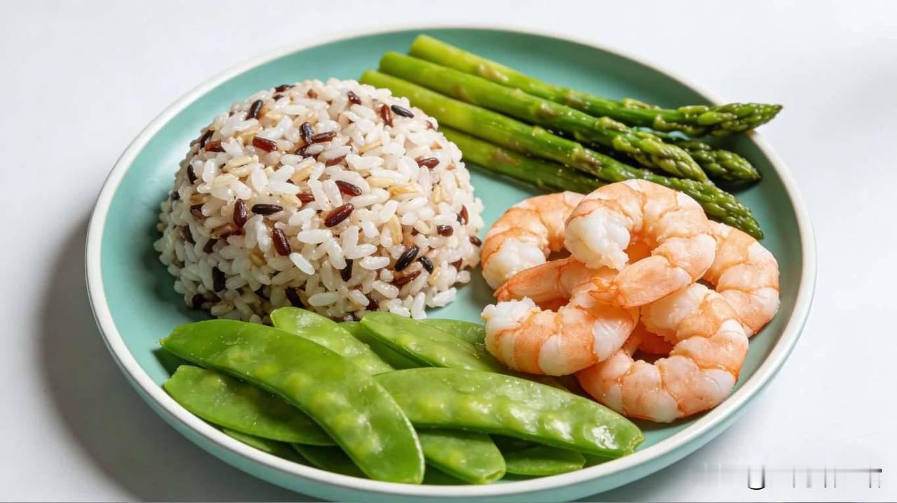 结论：晚餐要少吃，不是不吃1：原因：夜间代谢慢，吃多易积食、长胖、睡不好2：