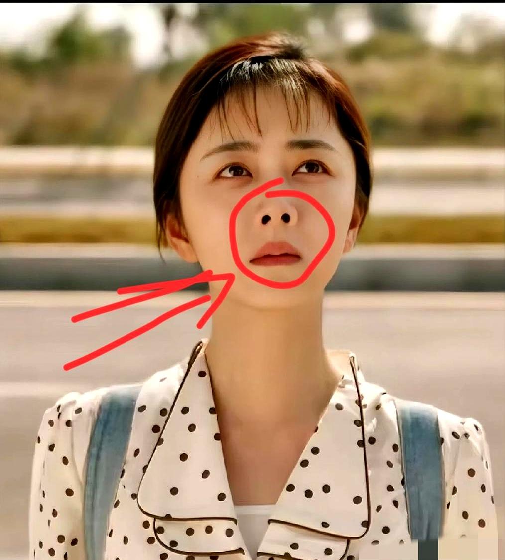 谭松韵这姑娘，演技好、娃娃脸是公认的，但说实话，她也有两个挺明显的“硬伤”绕不开