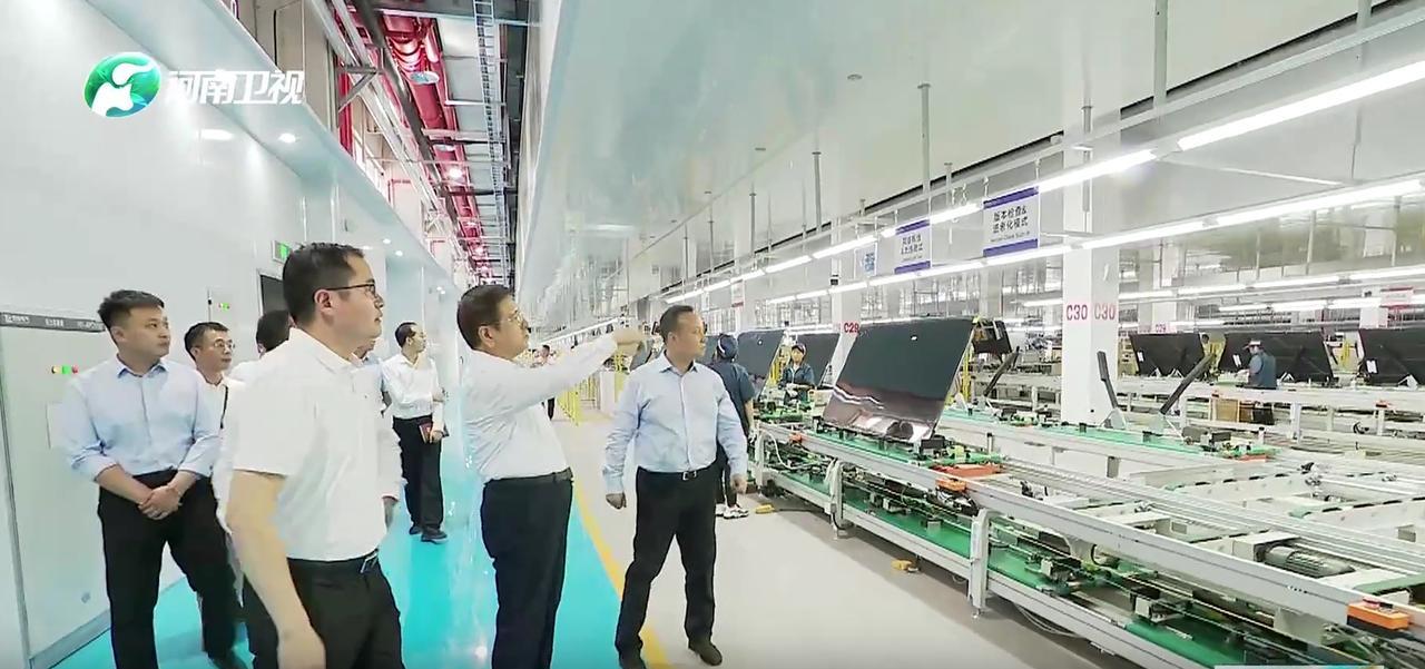 6月16日，河南省领导在郑州航空港区调研。先后来到惠科新型显示基地、郑州比亚迪模