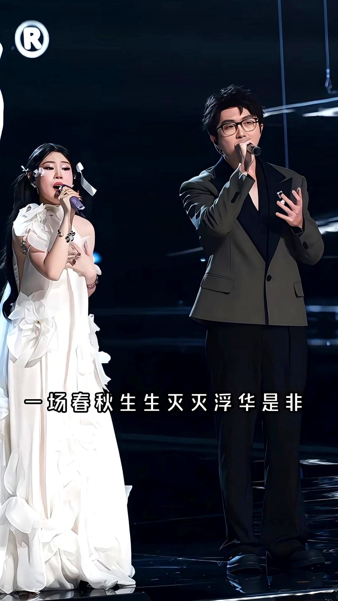 小沈阳女儿跨年这波操作，有点猛。江苏卫视跨年，她跟毛不易合唱《不染》。结果全