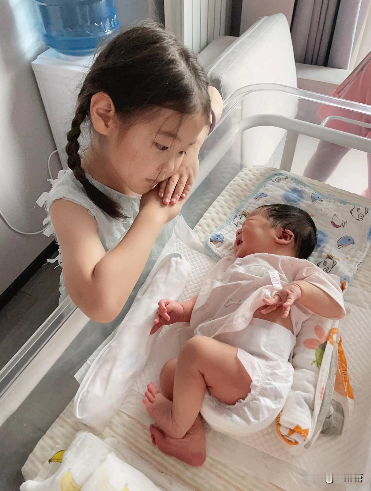 对顺产姐妹起了敬意，二胎时产房护士说生过了呢，没必要哭。二胎顺产我没有打无