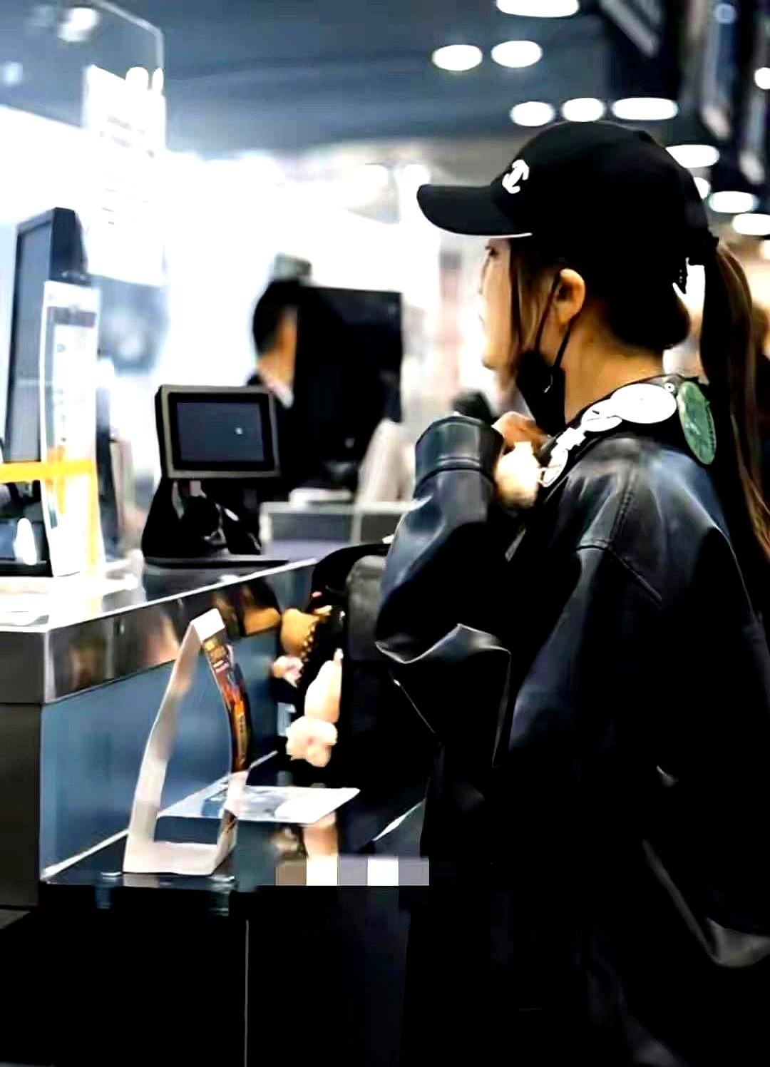 陈梦结束全运会之旅，已经返程。她带着一金一铜的战绩回来，嘴上还念叨着全运会比奥