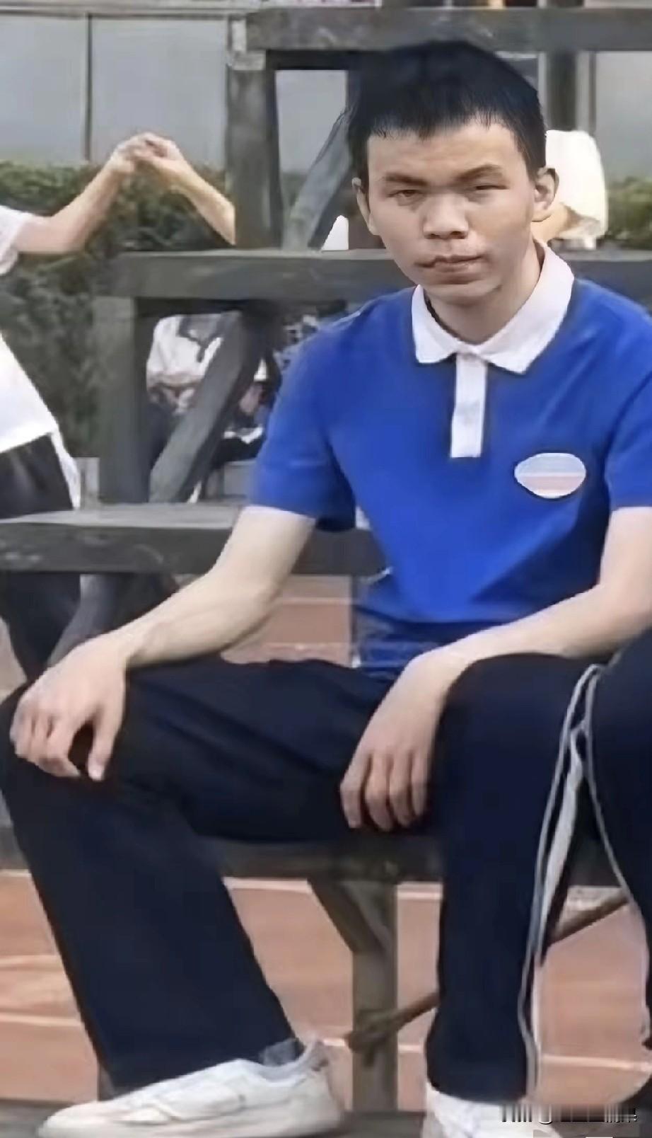 这个钟某川就这面相一看就不是一个善茬，用凶神恶煞这个词来形容，非常的恰当，坏透了