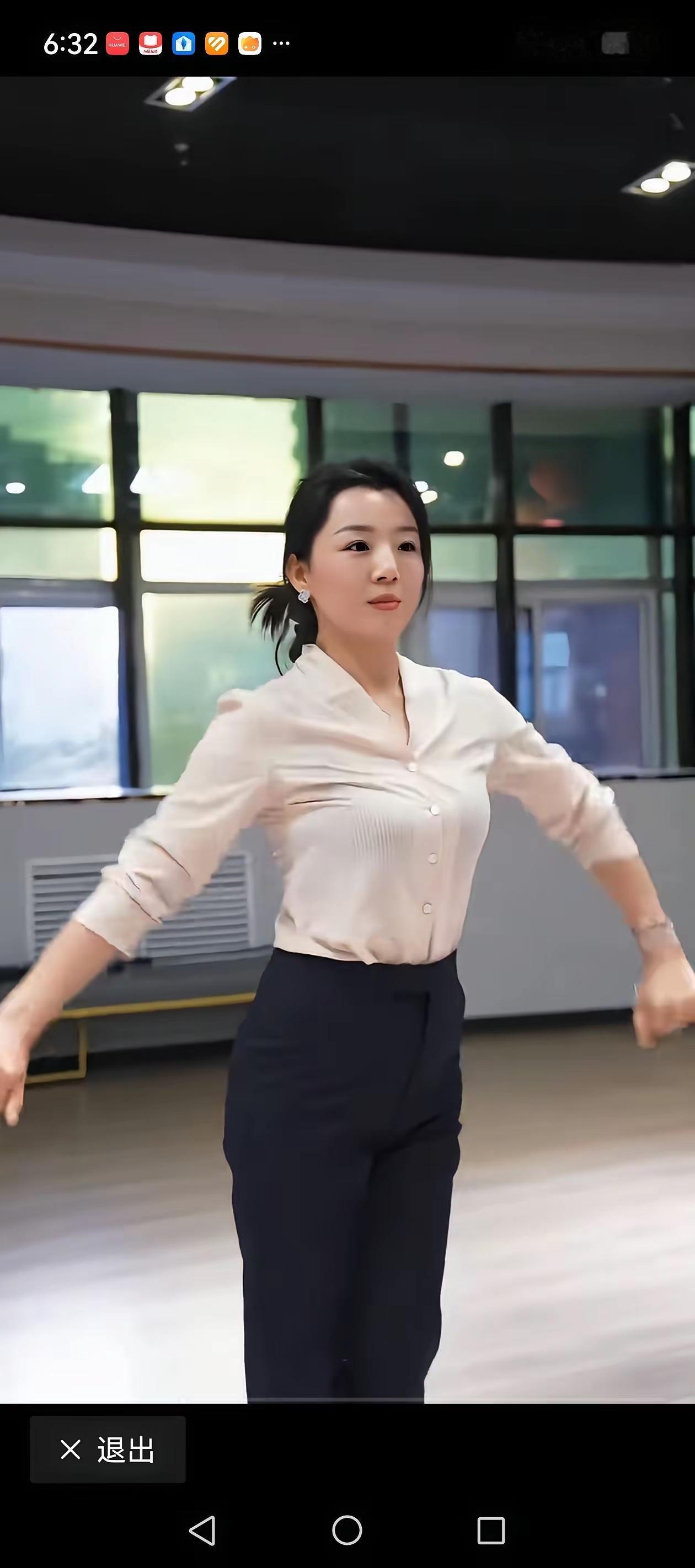 不懂就问，秦主任到底是哪位啊？秦主任跳舞谁知道！
