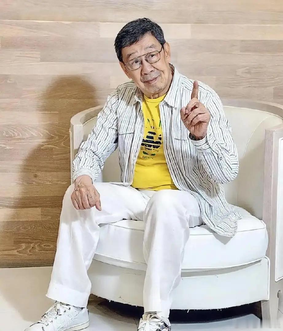 我朋友见过胡枫锻炼，他说了一个大实话，说胡枫根本不是表面那么简单。93岁的胡枫戴