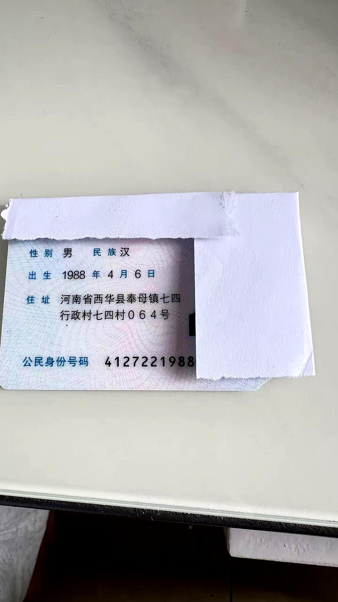 身份证放着一年没用，结果就直接失效了，这事儿听着真有点离谱。明明原本想着能一直