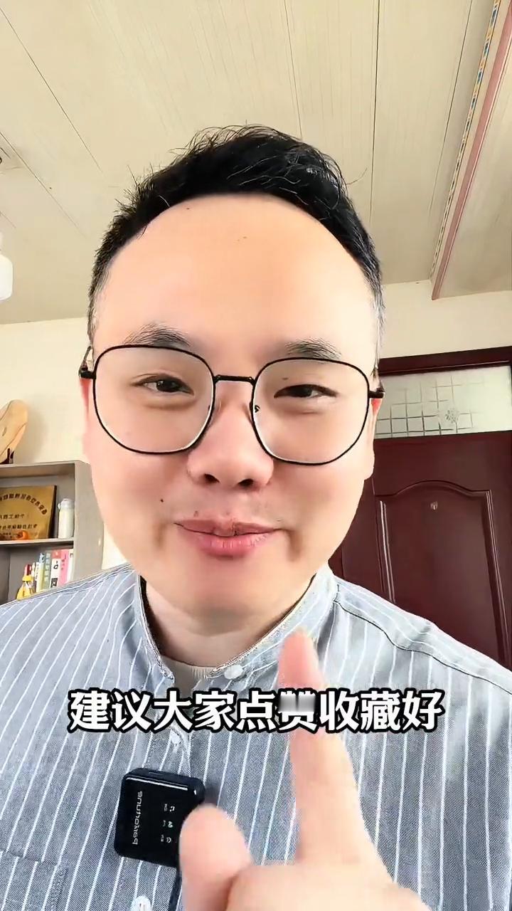 怎样把微信图标更换成自己喜欢的图片？大家来看一下手机上的微信图标都是这种绿色的