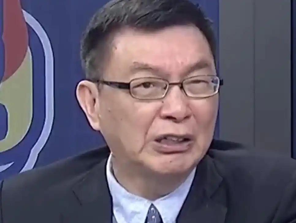 台湾名嘴苑举正曾说：大家有没有发现，这次大陆和日本的外交事件，所有国家没一个敢站