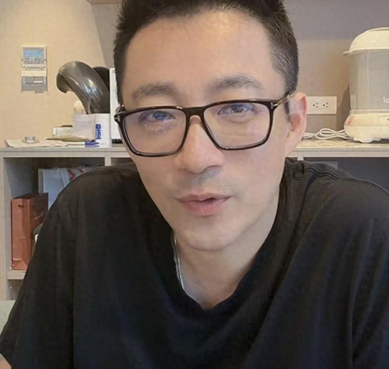 由于生活的惯性，半个月不飞一次湾湾的话，汪小菲会不会感觉周身不自在，心里空落落的