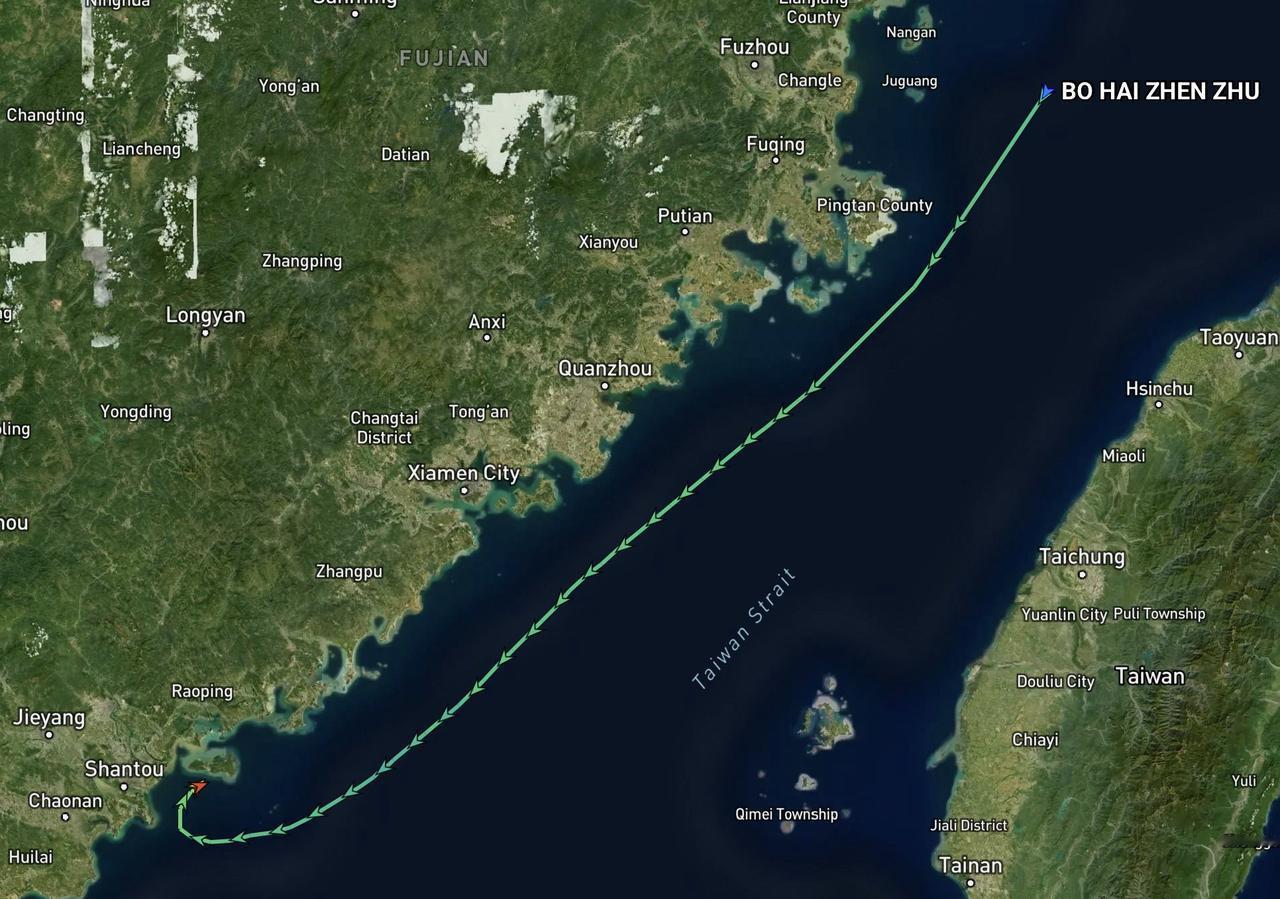 解放军与海警开始集结，近百艘舰船部署到位，一次行动威慑两方！西方消息人士称，中