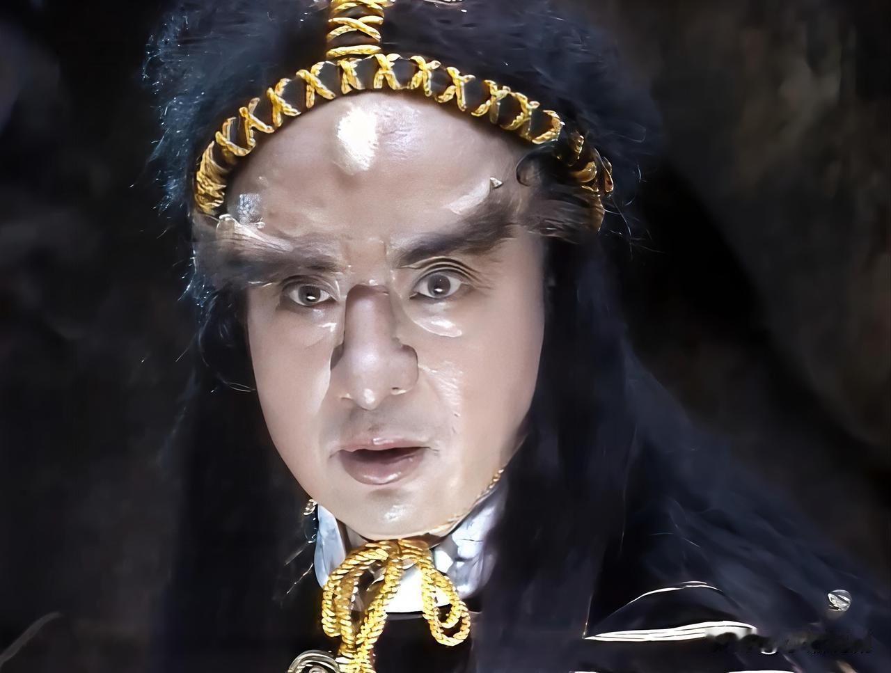 黄袍怪，他原是天庭二十八宿之一的奎木狼星，位列西方白虎七宿之首，因与披香殿侍香的