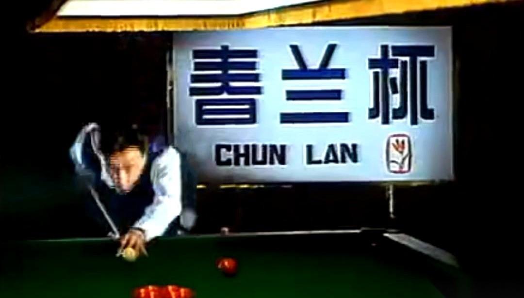 1989年，当时的大牌子春兰空调，跑到泰州电视台，敲开了一间美工室的门，拍出五万