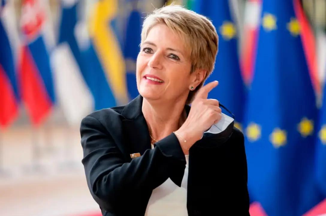 想过乌克兰先倒下。万万没想到瑞士先倒下！乌克兰可是战火经济双重打击！20