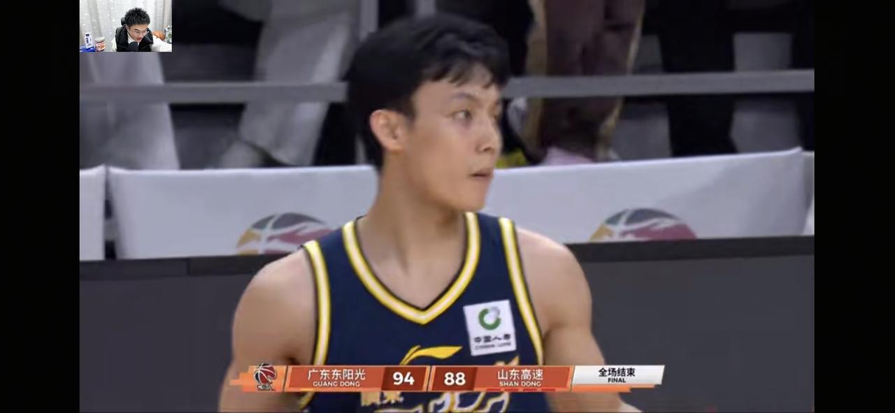 感谢高诗岩，感谢徐中峰，高铁的6投0中，徐杰的22分5篮板8助攻，帮助广东队险胜