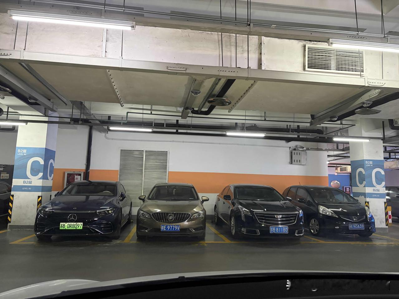 张家港杨舍镇对江阴辐射有多强？曼巴特随便一拍，4辆车2辆江阴车牌车，实际