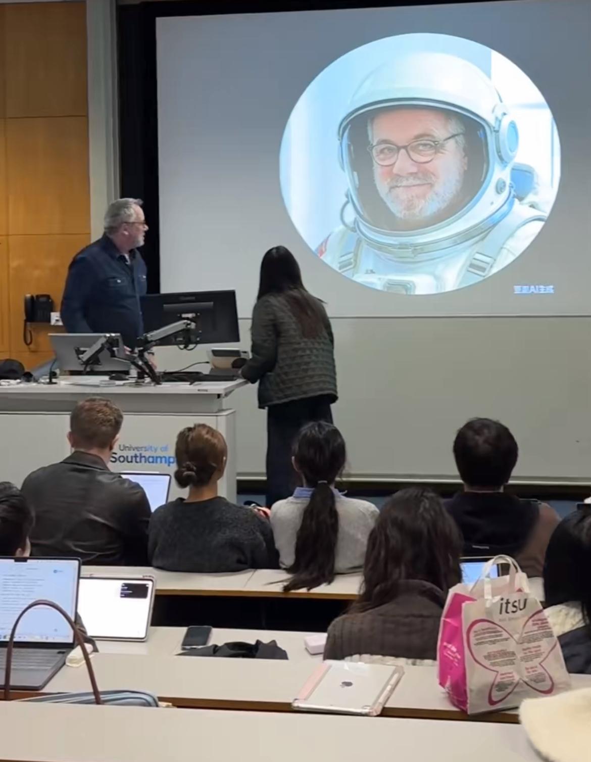 中国留学生用豆包AI生成教授的一系列图片，有机长有宇航员还有小丑等类型的照片。教