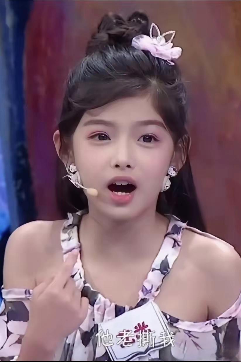 艾米的美丽是全家人共同努力多年的成果。一般小时候过于好看的孩子长大了容易长偏