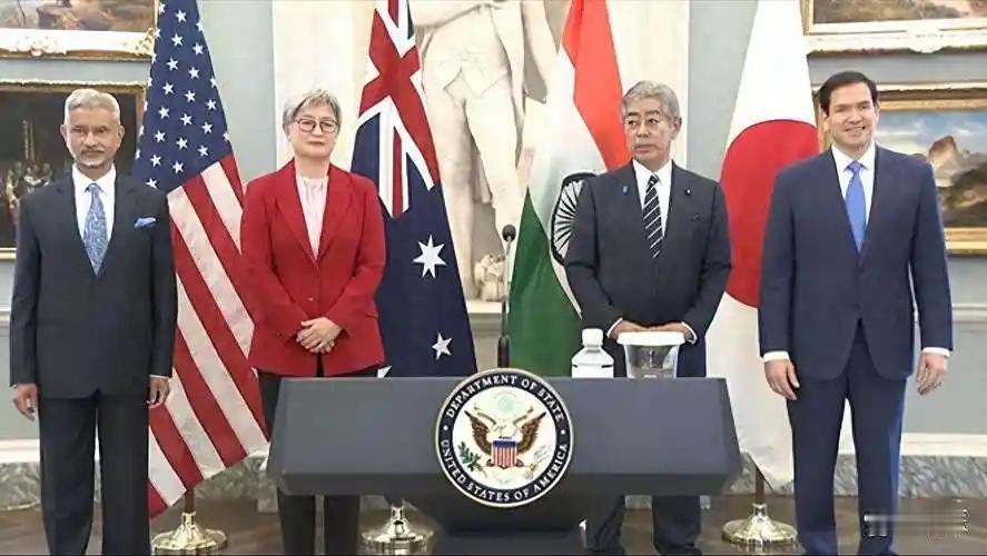一件耐人寻味的事正在发生。北约各国领导人齐聚土耳其安卡拉，议程排得满满当当，