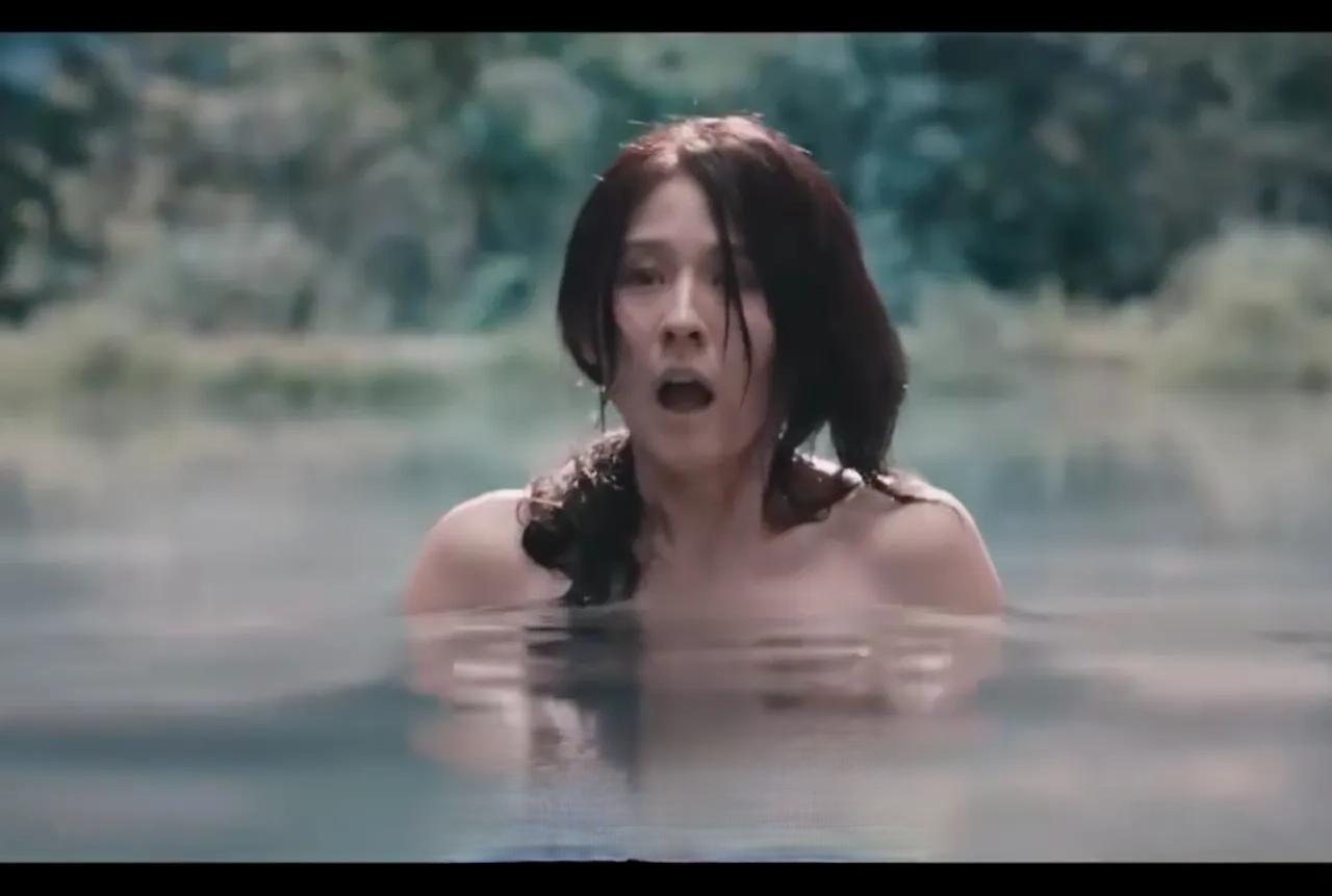 追剧《灼灼韶华》韶华慢慢地向水塘的深处走，我担心她这是万念俱灰想了结自己了。