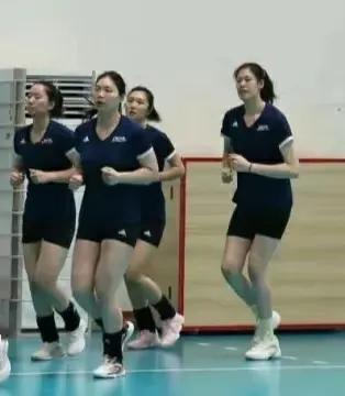 中国女排世锦赛前夕迎来重磅消息！李盈莹、高意正式归队，主攻线、副攻线谁将黯然离场