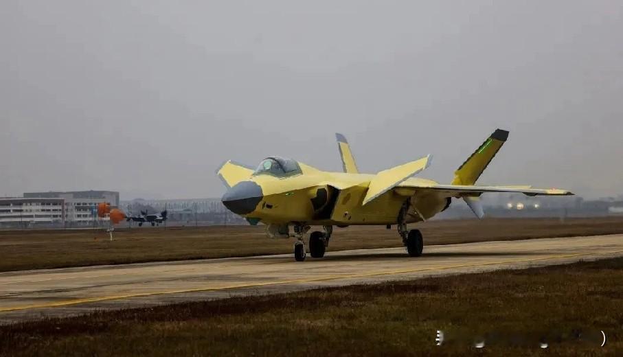 J-20A进气道再修型最新的J-20A不仅搭载WS-15一阶段发动机，其D