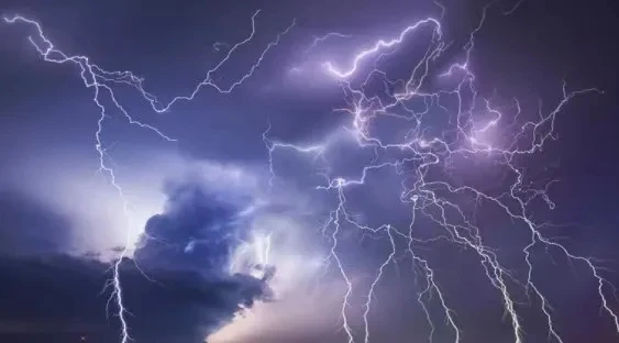 广东强降雨上演，沿海地区雷暴频繁