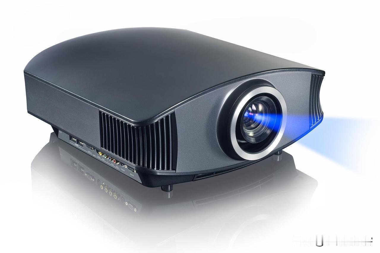 网络消息。投影仪逐渐遇冷，市场数据日前敲响警钟：2025年，国内投影仪全渠道销量